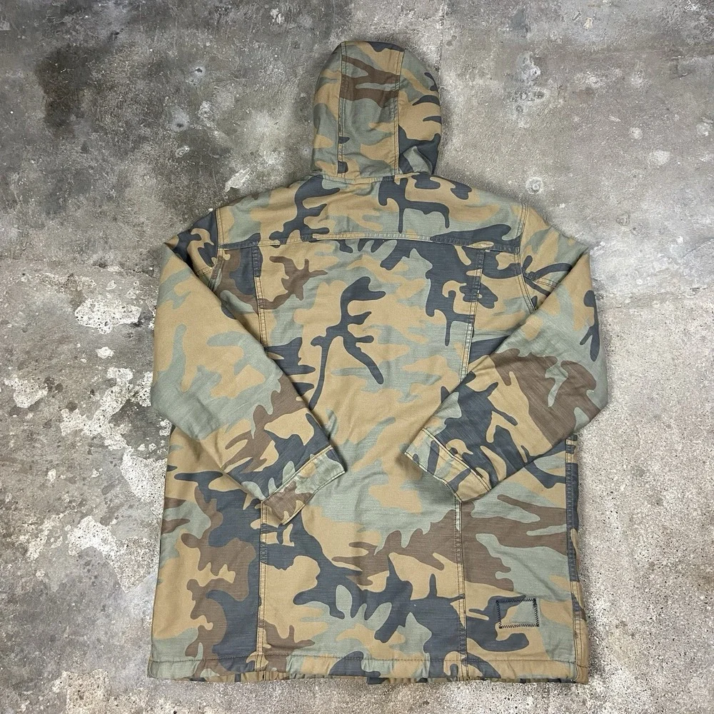 Levi's Fresh Leaves Hooded Jacket Size XL Camouflage Sherpa Lined Snap Down Coat